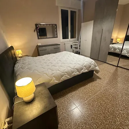 Room With Queen Bed And Tv בית נופש קזלקיו די רנו